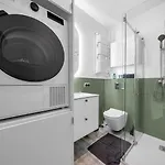 Mokotow - Balcony, Ac, Tram&bus Nearby - By Rentujemy Lejlighed *