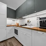 Mokotow - Balcony, Ac, Tram&bus Nearby - By Rentujemy Lejlighed