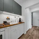 Mokotow - Balcony, Ac, Tram&bus Nearby - By Rentujemy Lejlighed *
