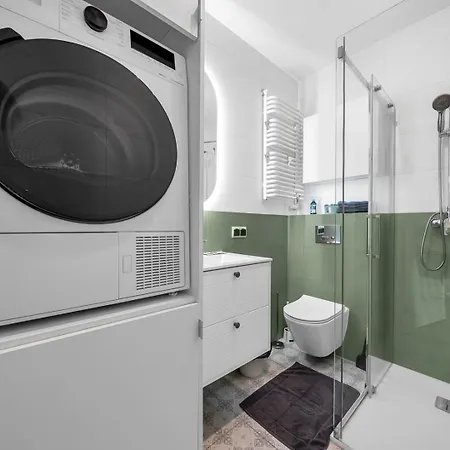 Mokotow - Balcony, Ac, Tram&bus Nearby - By Rentujemy Lejlighed *