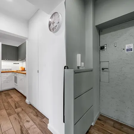 Mokotow - Balcony, Ac, Tram&bus Nearby - By Rentujemy *